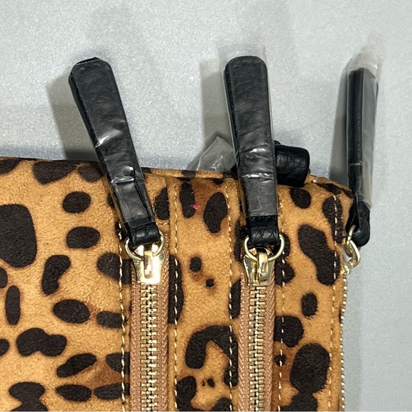 Bebe Leopard Print Faux Leather Crossbody Bag Multiple Zipper Compartments New - Picture 4 of 7